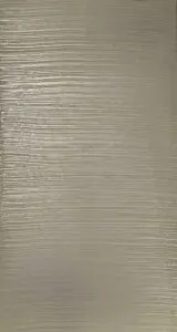 Die Wand zeigt eine elegante Struktur aus flüssigem Metall, ideal für kreative Wandgestaltung von Einhornwerke.