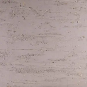 Die rau strukturierte Wand zeigt eindrucksvoll die natürliche Ästhetik von MARMOREA-Kalkputz für kreative Wandgestaltung.