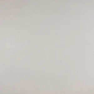 Eine glatte, cremefarbene Wand zeigt die elegante Wandgestaltung mit MARMOREA Kalkputz für stilvolle Wohnzimmer.
