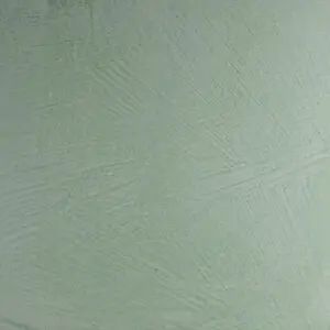 Die grüne Wand zeigt eine feine Struktur durch den Marmorputz von Einhornwerke, ideal für kreative Wandgestaltung.