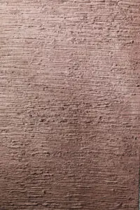 Das Bild zeigt eine edle Wandgestaltung mit STUCCORINO von EINHORN WERKE, einem dekorativen Kalkputz. Rezept: STUCCORINO ® 0,1 Farbtöne 1807 + 9010 + Goldglimmer mittel