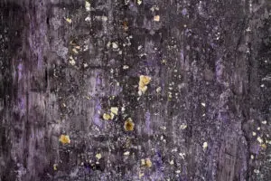 Das Bild zeigt eine edle Wandgestaltung mit STUCCORINO von EINHORN WERKE, einem dekorativen Kalkputz. Rezept: Sparkle STUCCORINO ® 0,1 Farbtöne 0215 + 4020 + 4040 + Goldglimmer grob