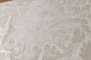 Die detailreiche Oberfläche zeigt die elegante Struktur von STUCCORINO-Natur-Fresco, ideal für kreative Wandgestaltung. Rezept: Struktur + STUCCORINO 0,1 Natur + Fresco 0802 + Imprägnierung