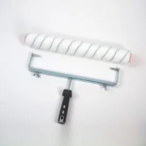 Ein Korbbügel für Lackrolle "Aquatop" von Einhornwerke liegt auf weißem Hintergrund, ideal für kreative Wandgestaltung.