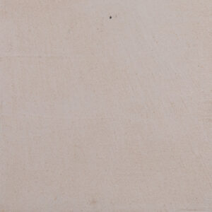 Eine beige Wandfläche zeigt die feine Textur des HERKLULES-0601 Streichputzes von Einhornwerke für kreative Wandgestaltung.