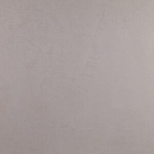 Eine glatte, helle Wand zeigt den eleganten MARMOREA-718- Kalkputz, ideal für kreative Wandgestaltung im Wohnzimmer.