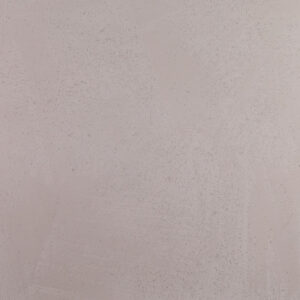 Eine glatte, beige Wand mit feiner Textur zeigt den eleganten Marmorputz MARMOREA-720 für stilvolle Wandgestaltung.