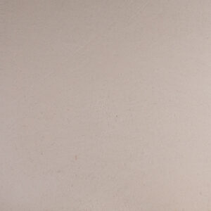 Die Wand zeigt eine glatte, cremefarbene Kalkputz-Oberfläche, ideal für stilvolle Wandgestaltung im Wohnzimmer.