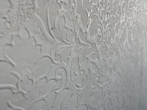 Das Bild zeigt eine edle und fugenlose Wandgestaltung mit STUCCORINO von EINHORN WERKE, einem Marmor Kalkputz.