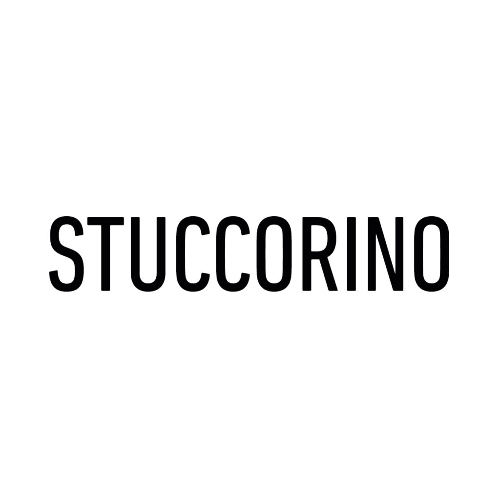 Das Bild zeigt das STUCCORINO-Logo, das für kreative Wandgestaltung von Einhornwerke im Wohnzimmer steht.