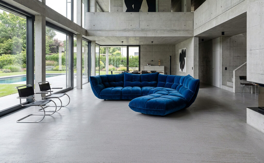 Ein modernes Wohnzimmer mit Betonoptik für Wand und Boden.