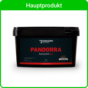 Ein schwarzes Fass mit der Aufschrift "Pandorra Rostspachtel" von Einhorn Werke steht auf einem weißen Hintergrund.